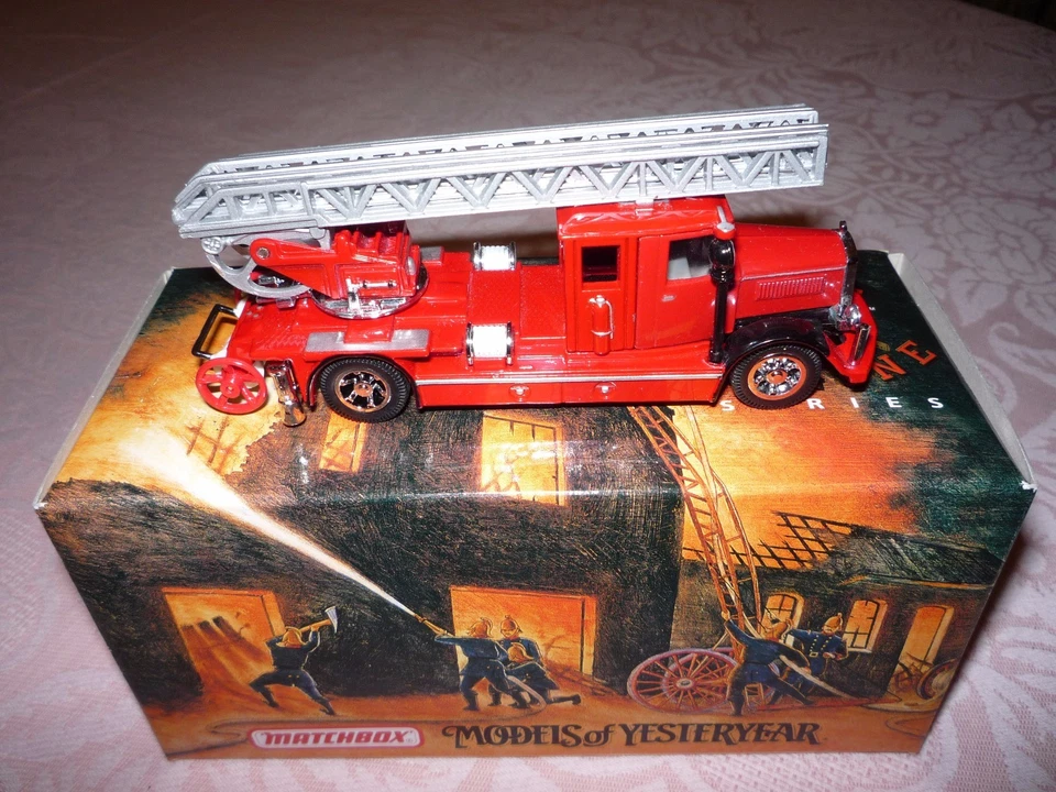 MATCHBOX YFE 05 1932 MERCEDES-BENZ LADDER TRUCK - Photo 1/1