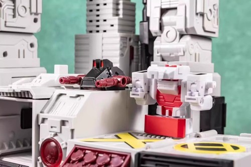 Metroplex Guardian robot Scamper & Six-Gun mini Transformable Action Figures - Picture 12 of 12