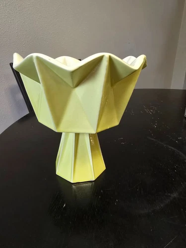 Rare Red Wing Pottery Belle Kogan Prismatique 787 pedestal vase 6.5" Lemon yello