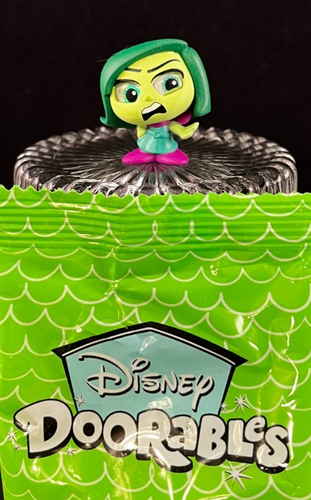 Disney Doorables - Inside Out 2 - Collezione Peek - Disgusto - Foto 2 di 5