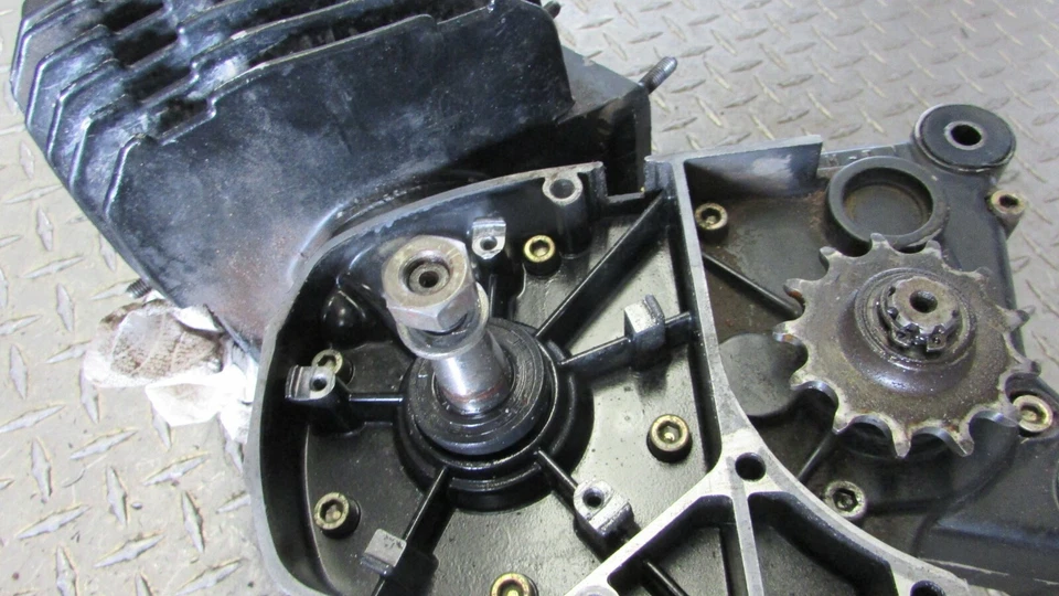 Cobra CM50 Motor Engine 629 - Image 4 of 4