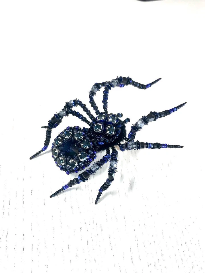 Blue Crystal Spider brooch Halloween gift Embroidered pin Bug jewelry Beaded ins - Image 3 of 4