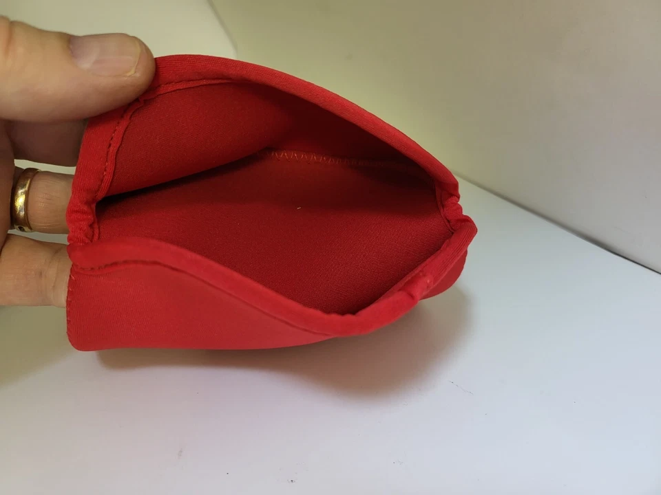 NUEVO Estuche de viaje con tapa abatible rojo suave Funda para Nintendo 2DS #K18 Foto 2 de 4