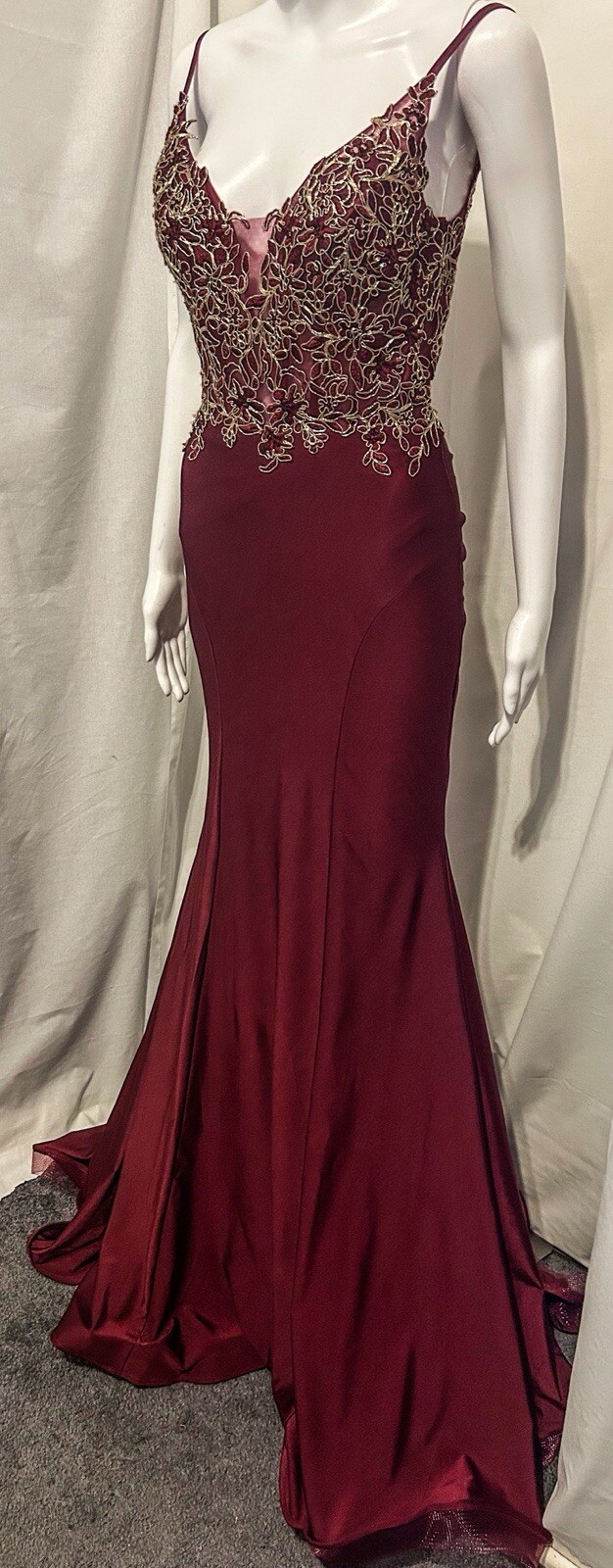 LET'S SZ XS ELEGANT BURGUNDY DRESS GOLD EMBROIDERY OPEN BACK WEDDING PAGEANT