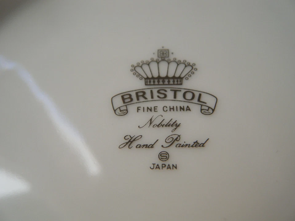 6 tigelas de sopa ou cereais Bristol Nobility Fine China 7 7/8" branco e prata - Imagem 4 de 4