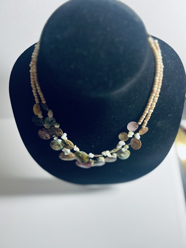 Collana vintage artigianale fatta a mano con dischi di conchiglia tinti - Foto 6 di 7
