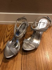 David's Bridal Michaelangelo Crystal T-Strap High Heel Sandal - AELIZE12 - Sz 7