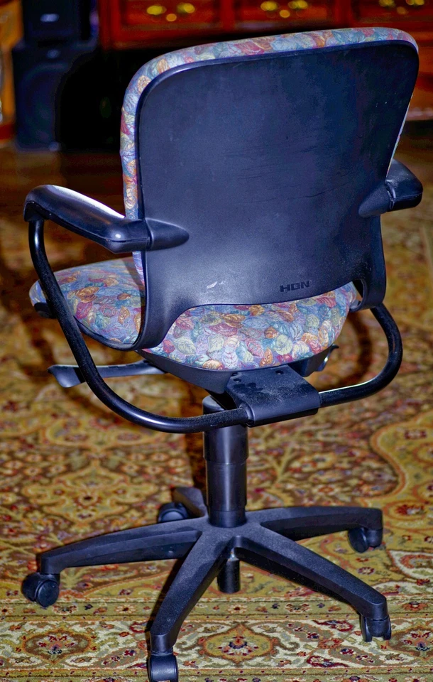 HON Mobius 4703 Fabric Chair Excellent condition! Heavy Duty High Quality! - Image 4 of 4