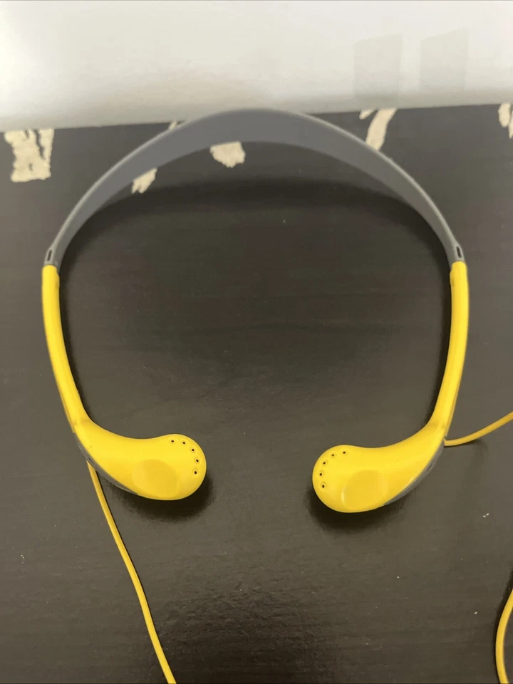 Sony Sports Walkman Mega Bass con auriculares Foto 4 de 4