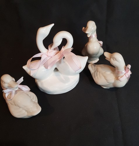 Family Of Porcelain Ducks Signed Pauline Vintage Ceramic Figurine Duck ornament - Picture 7 of 8