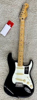Fender Player II Stratocaster guitar, Maple Fingerboard, Black Finish  - MIM