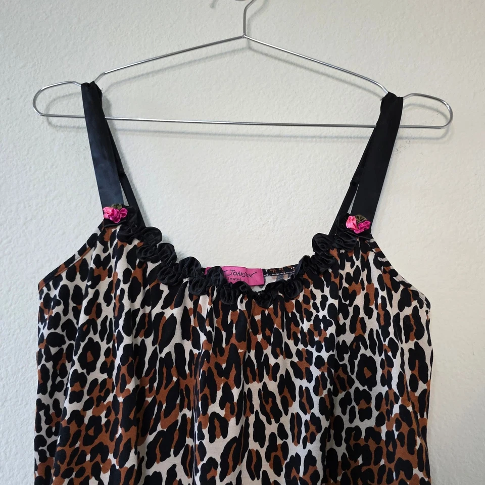 Romper feminino Betsey Johnson íntimo estampa de leopardo tamanho M marrom preto acabamento rosa - Imagem 2 de 4