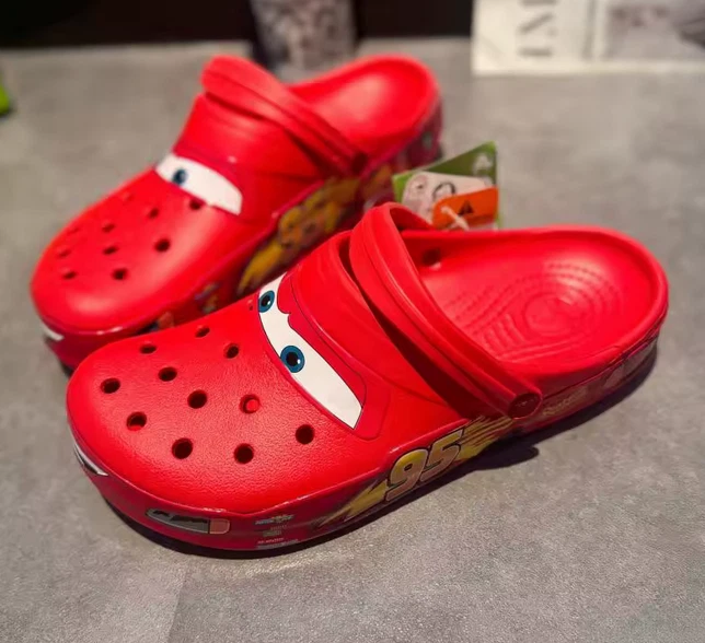 Crocs Lightning McQueen Disney Pixar Coches Zueco Zapatos Niños y Adultos Tallas Iluminar Foto 3 de 4