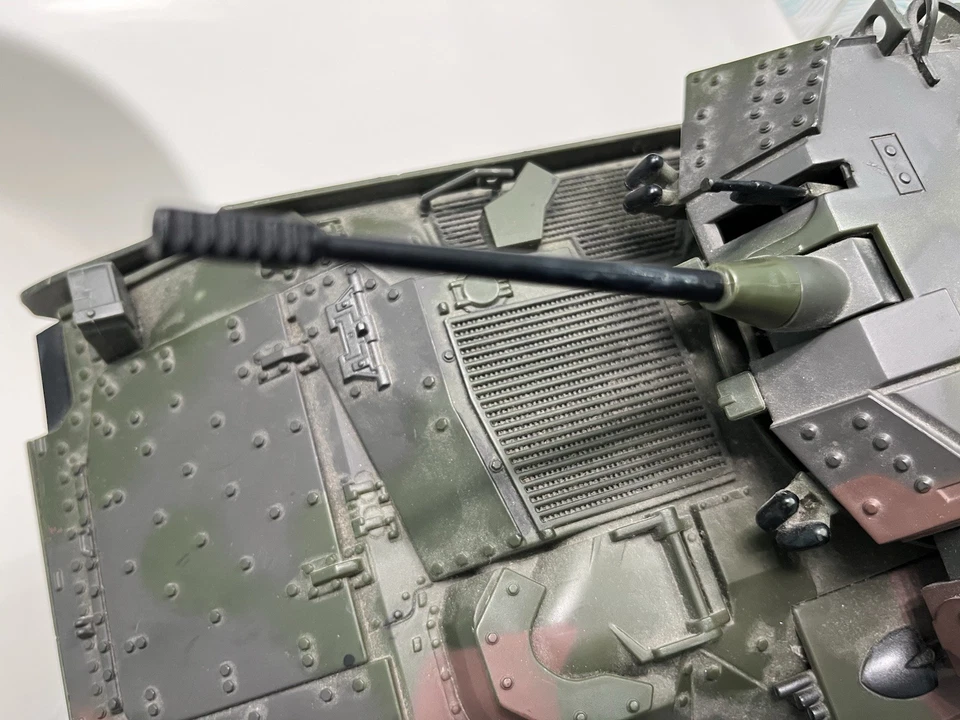 Unimax 2007 Forces of Valor U.S. Bradley Tank Incomplete Read - Image 3 of 4