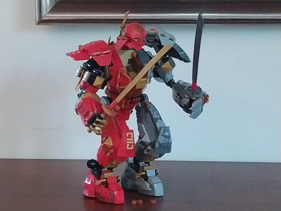 LEGO Ninjago 71720 Fire Stone Mech, foto 1 di 5