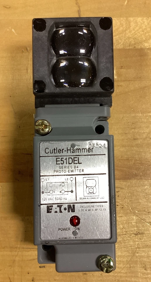 E51ELA Eaton/Cutler Hammer Thru-Beam Emitter Photoelectric Sensor - Image 2 of 3