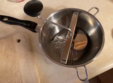 CUISINART FOOD MILL Grinder Stainless Steel SOFT GRIP HANDLE-  3 Cutting Discs