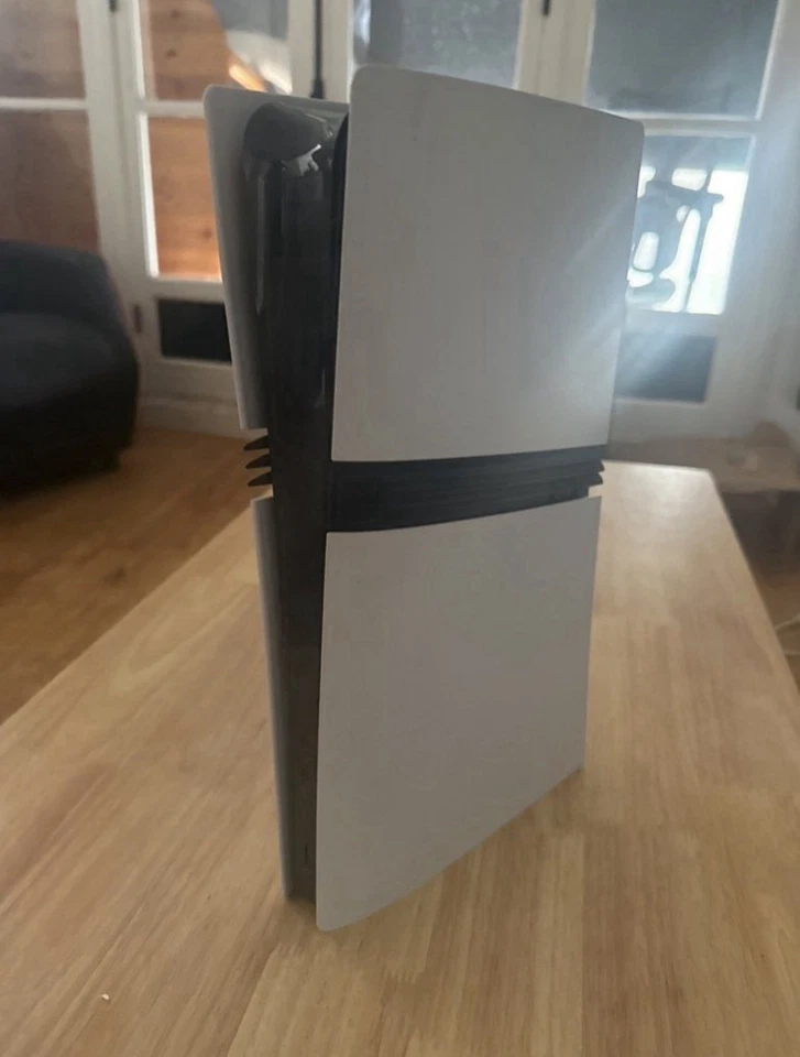 Sony PlayStation 5 Pro, photo 2 sur 3