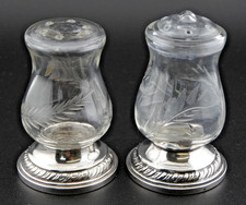 FINE PAIR OF VINTAGE STERLING SILVER & ETCHED GLASS SALT & PEPPER SHAKERS