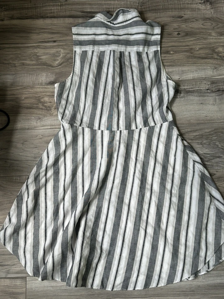 Vestido BCBG Generation listrado com colarinho sem mangas abotoado branco tamanho 12 - Imagem 2 de 4