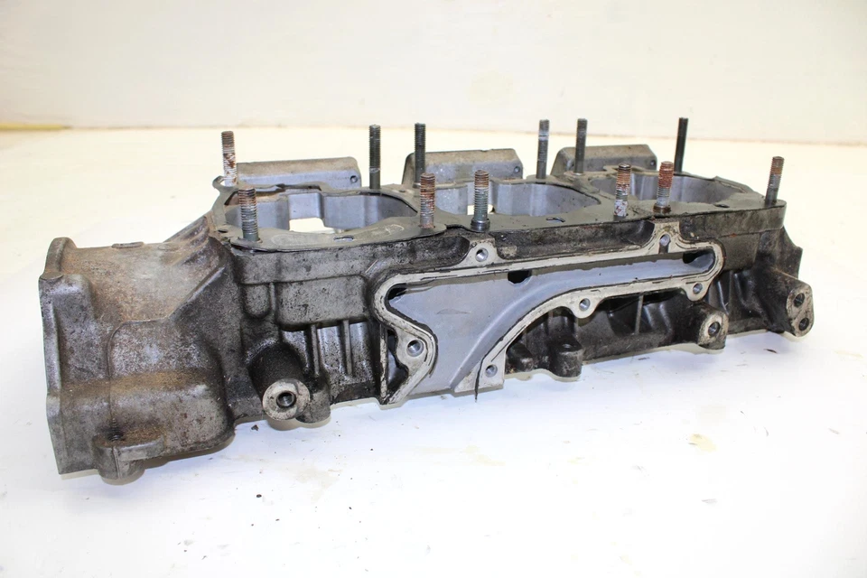 1999 Yamaha Vmax 700 Sx Oem Upper Crankcase 8CH-15100-03-00 SY88 - Image 2 of 4