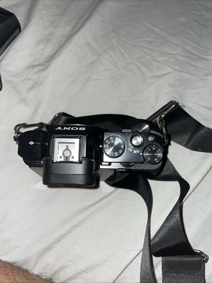 Sony Alpha A7 ILCE-7 Cargador Y Lente - Image 4 of 4