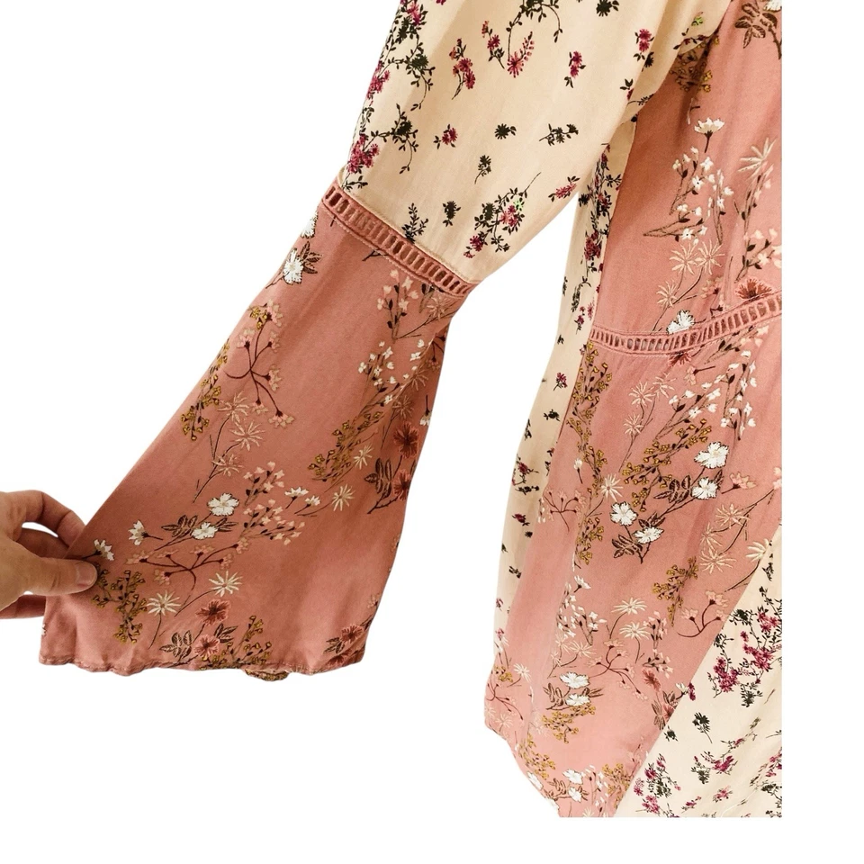 LOVE FIRE 大号 12 14 铃铛袖束腰上衣连衣裙粉色花卉波西米亚浪漫 — 第 3/4 张图片