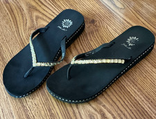 Yellow Box Flip Flop Thongs Sandals Black w/ Jeweled Look Trim Sz 8.5