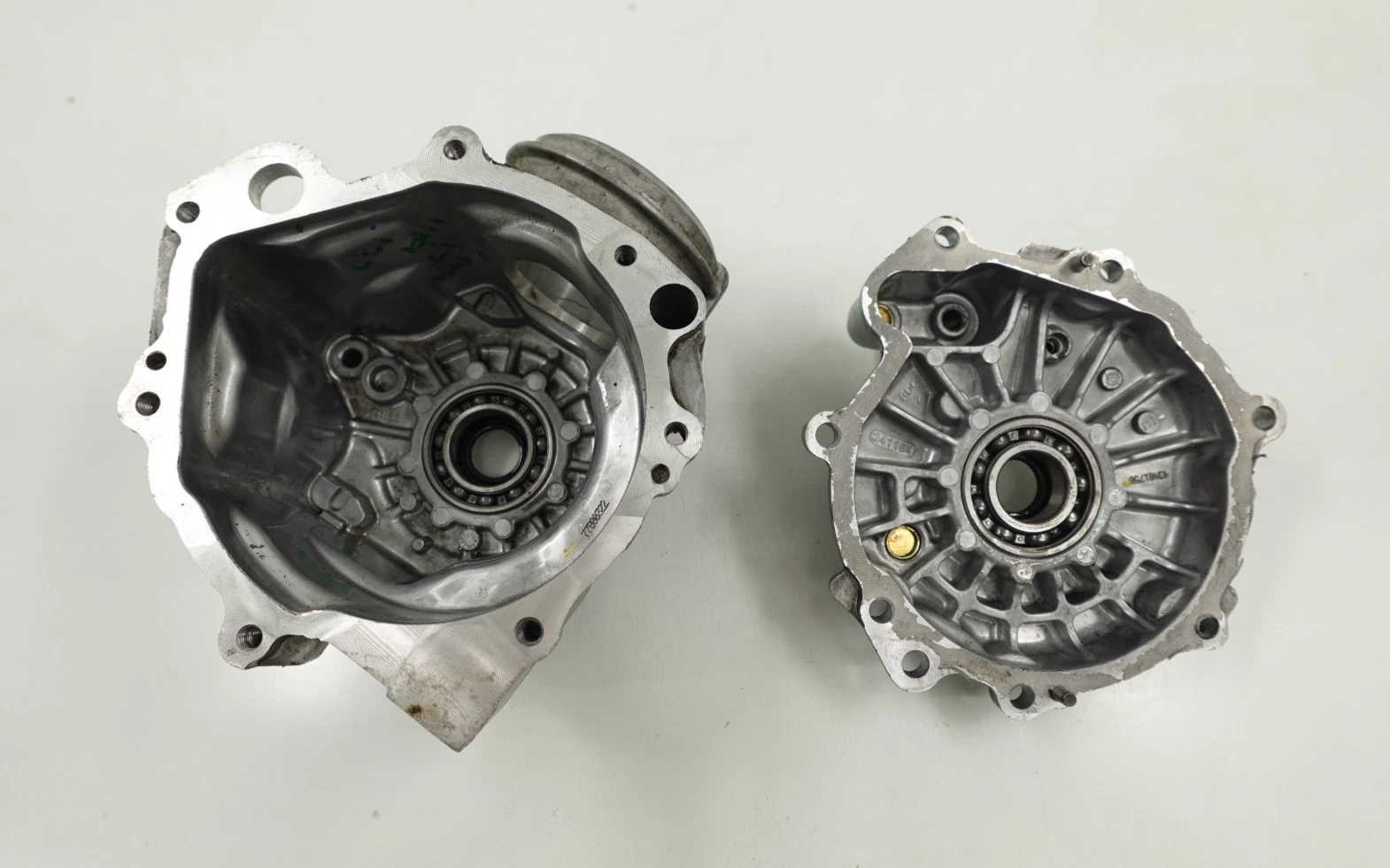 GOOD 2023-2024 Can-Am Outlander 500 / 700 OEM Front Differential Housing Cases