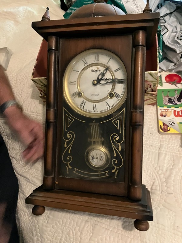 VINTAGE ALARON CLOCK C-253 WITH KEY AND PENDULUM