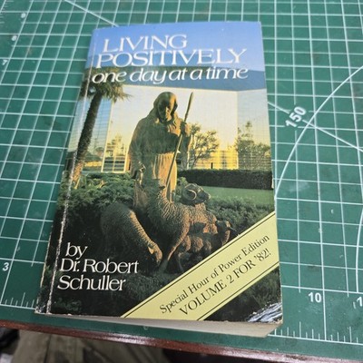 Living Positively One Day at a Time by Robert H. Schuller (1973, Paperback)