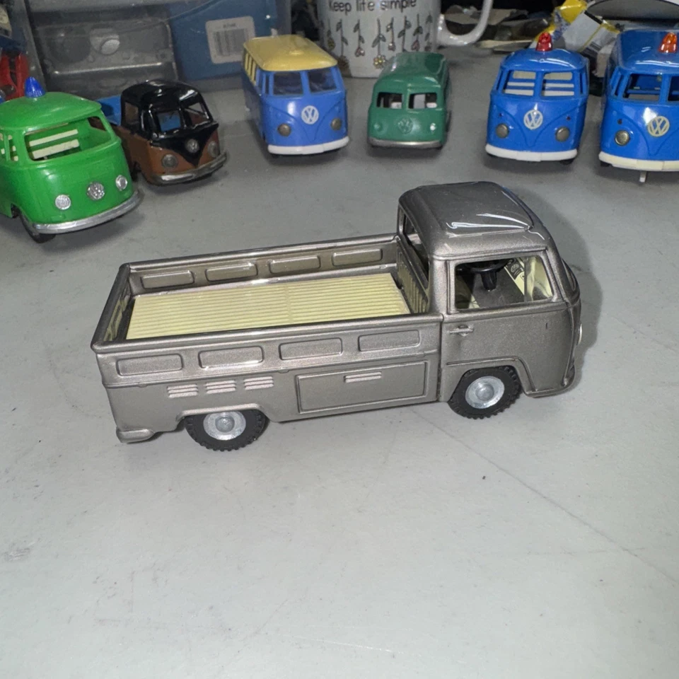 Винтажный оловянный автобус Volkswagen CKO поздней модели с одной кабиной - Изображение 3 из 4