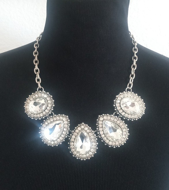 Adjustable Rhinestone and Glass Statement Necklac… - image 1