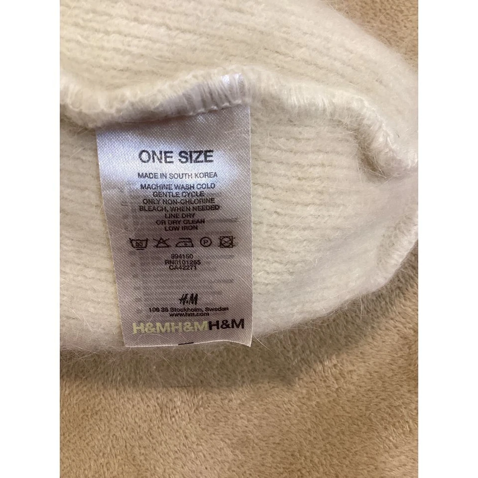 Chapéu gorro marfim H & M, sistema operacional, 35% angorá, 30% acrílico, 25% lã de cordeiro, 10% nylon - Imagem 4 de 4