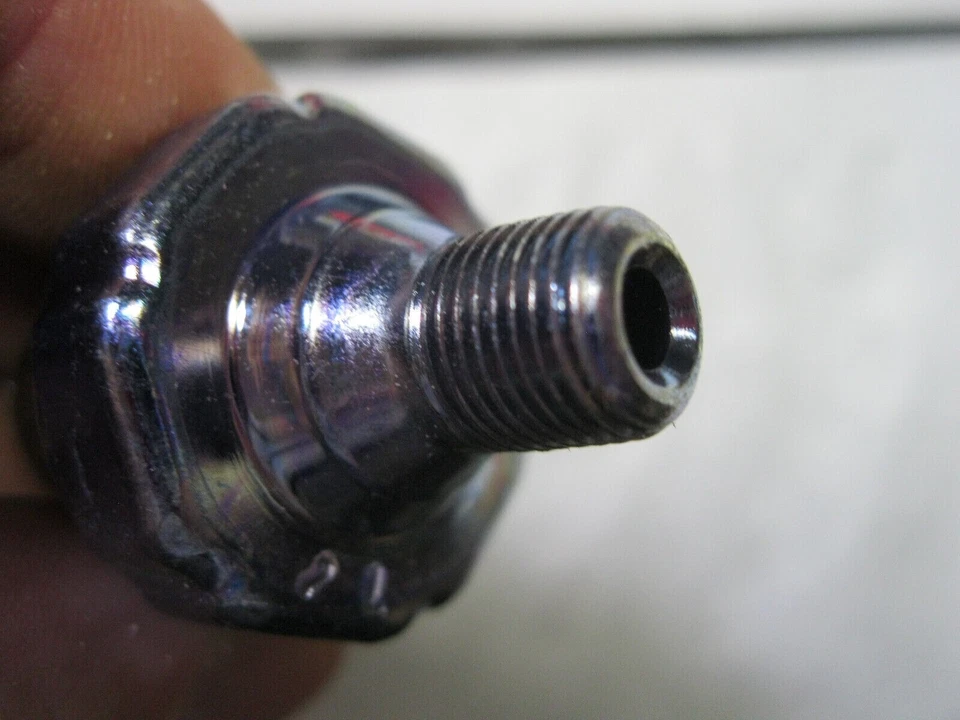 BWD S4000 Engine Oil Pressure Sender With Light Foto 3 de 4