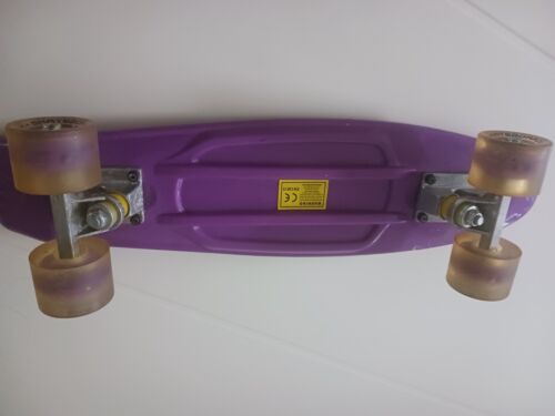 penny board mit Leuchtrollen in lila - Bild 4 von 5