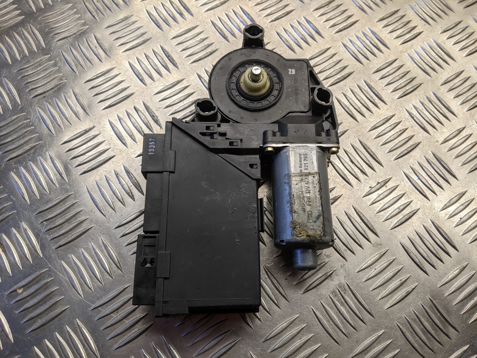 B476 Audi Front Left Wiper Motor 0130821765 | eBay