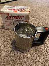 1970's Vintage Electro Sift sifter Nostalgic Kitchen Antique. In original box J1