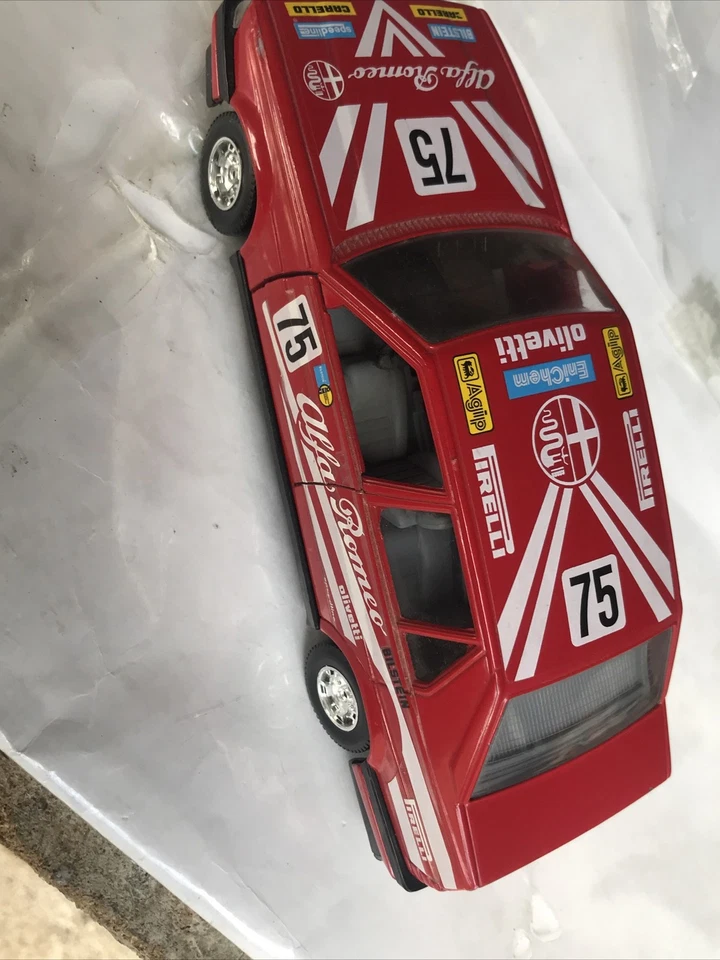 Burago Alfa Roméo 75 1/24 - Photo 2/4
