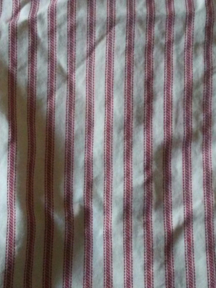 Sábana Ajustable Doble Beige y Rojo Rayas 39" x 75" Algodón Hecho en Pakistán  Foto 2 de 4