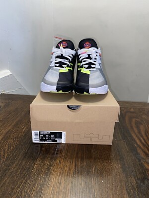 Nike Space Jam x Lebron 18 Low  Bugs x Marvin  Size 10M/11.5W