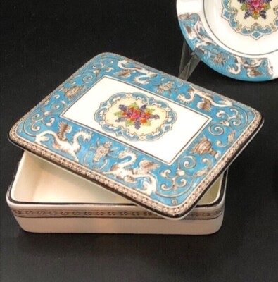 WEDGWOOD - FLORENTINE TURQUOISE - TRINKET / CIGARETTE BOX