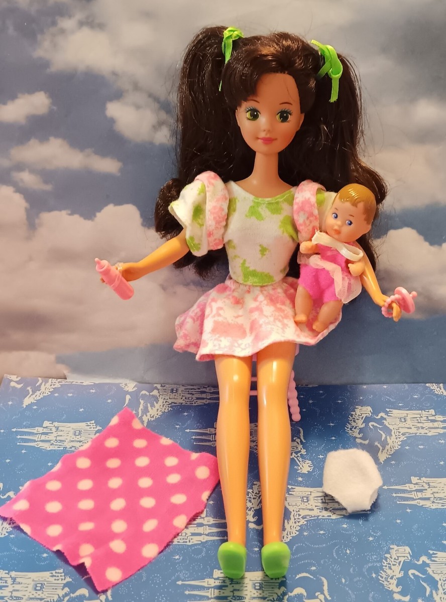 Rare Vintage Babysitter Courtney Barbie Doll #9434 W/Baby, Bottle