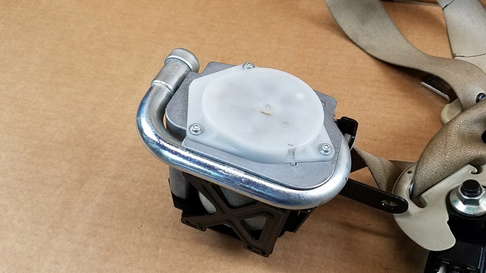 ⭐⭐OEM 08-09 INFINITI EX35 FRONT RIGHT SIDE SEAT BELT RETRACTOR W/ ADJUSTER BEIGE Foto 2 de 4