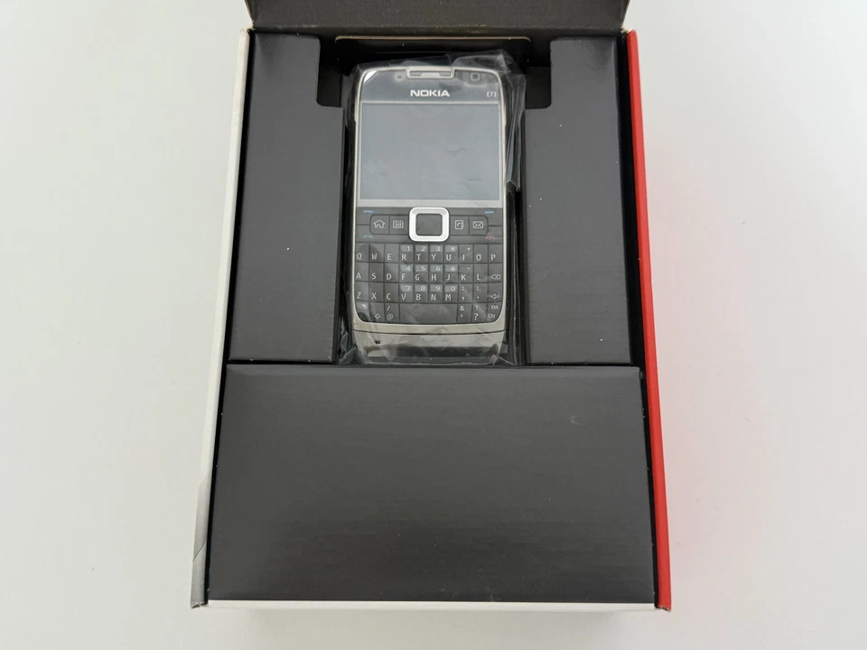 BRAND NEW NOKIA E71 UNLOCKED PHONE - 3.2 MP CAM - 3G - BLUETOOTH - WIFI - Image 4 of 4