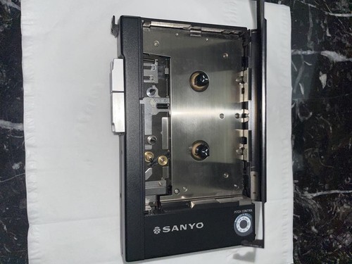 Walkman Sanyo M 5550 Lettore Cassette Come Nuovo (Leggere attentamente Descrizione) - Foto 9 di 13