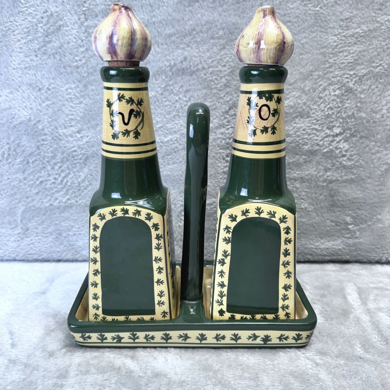 Enesco Carol Rowan Ceramic Oil and Vinegar Cruet Set with Tray Garlic Stoppers
Opens in a new window