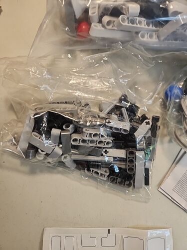 LEGO Mindstorm NXT 2.0 Retired 8547 Set w Manual CD - Picture 9 of 13