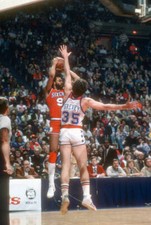 Lionel Hollins of the Philadelphia 76ers1980's Basketball Photo 12