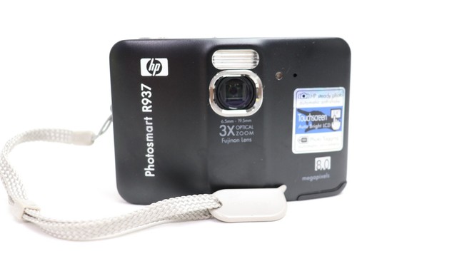 HP PhotoSmart R937 8.0MP Digital Camera 
